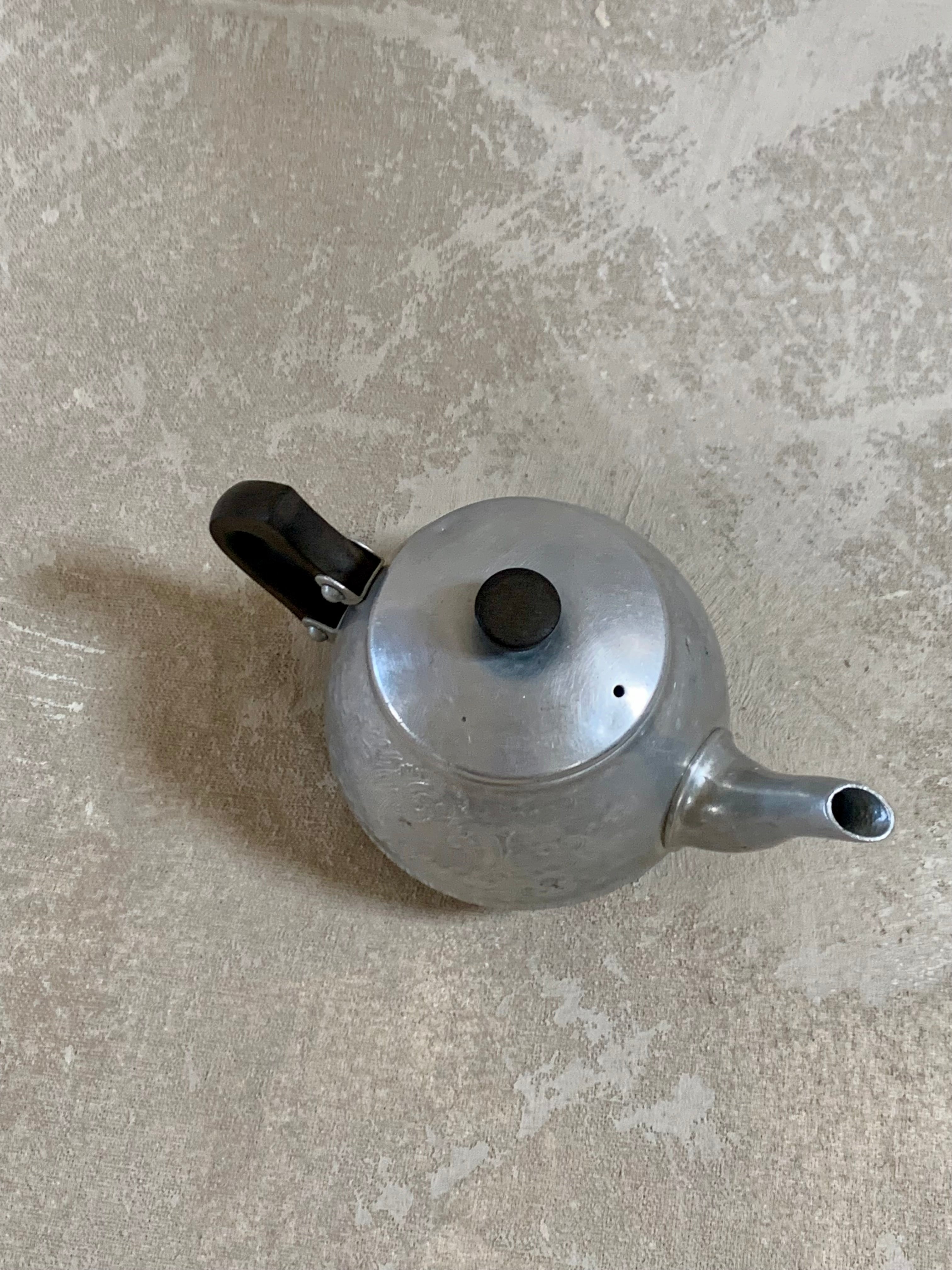 Black Bakelite handle and lid finial detail on Swan Brand Carlton teapot — Birmingham England, 1940s–1950s, original hardware intact