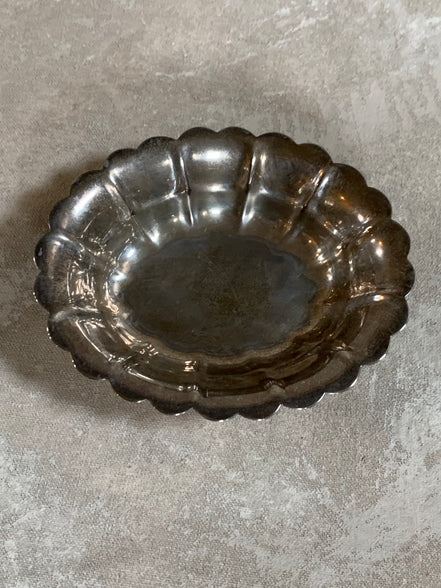 Oneida Silver-Plated Oval Scalloped Dish, Made in America