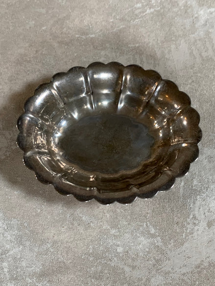 Oneida Silver-Plated Oval Scalloped Dish, Made in America