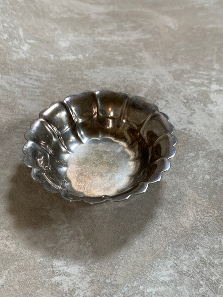 Oneida Silver-Plated Oval Scalloped Dish, Made in America
