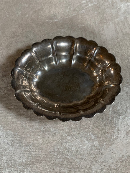 Oneida Silver-Plated Oval Scalloped Dish, Made in America