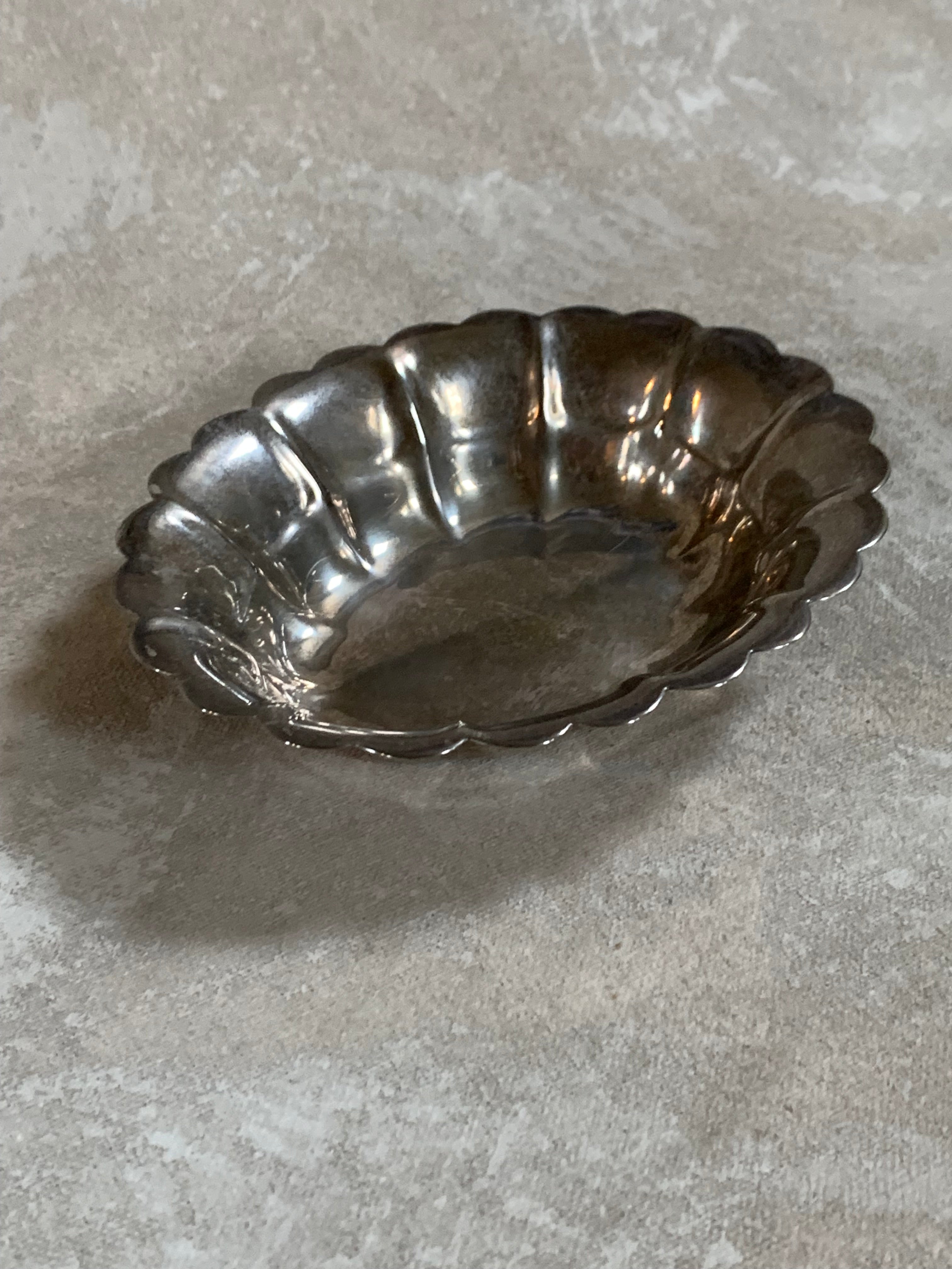 Oneida Silver-Plated Oval Scalloped Dish, Made in America