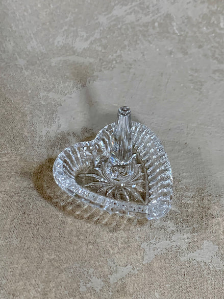 Ribbed scallop rim detail on heart-shaped crystal ring holder — pressed glass, 1970s–1980s