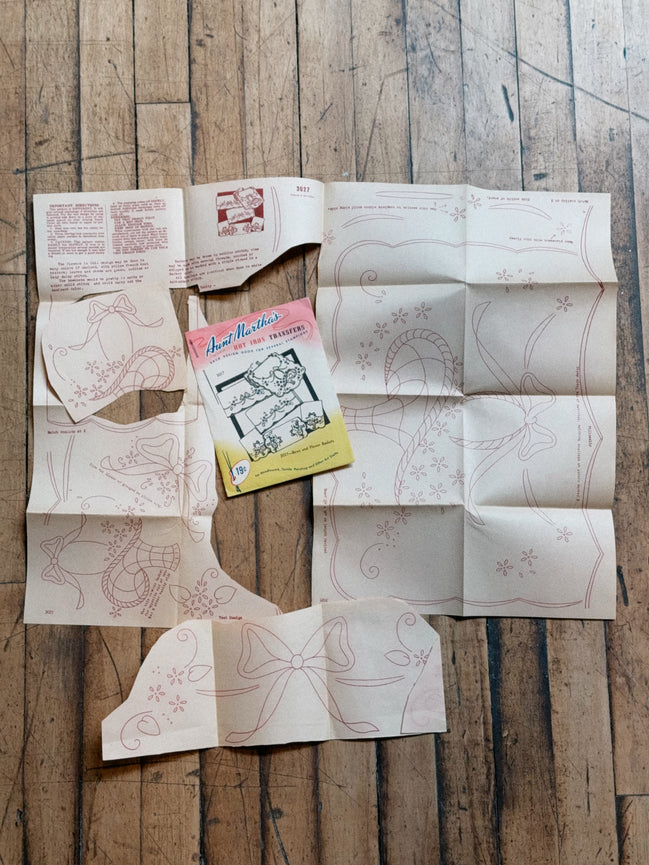 Vintage Aunt Martha's Hot Iron Transfer #3027 "Bows and Flower Baskets," Scalloped Scarf & Pillowcase Embroidery Pattern