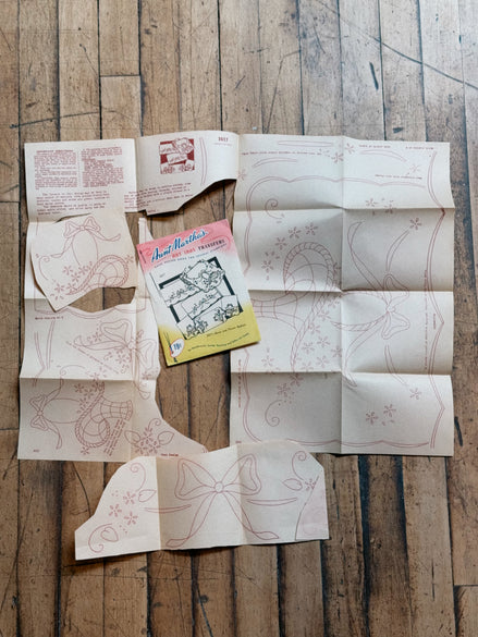 Vintage Aunt Martha's Hot Iron Transfer #3027 "Bows and Flower Baskets," Scalloped Scarf & Pillowcase Embroidery Pattern