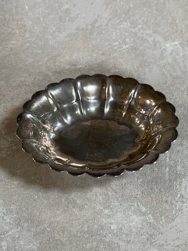 Oneida Silver-Plated Oval Scalloped Dish, Made in America
