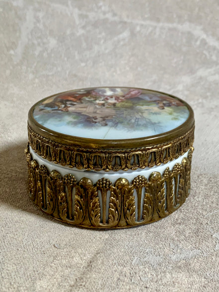 Full view of antique German Rococo porcelain trinket box with gilt brass mounts — 1895–1914